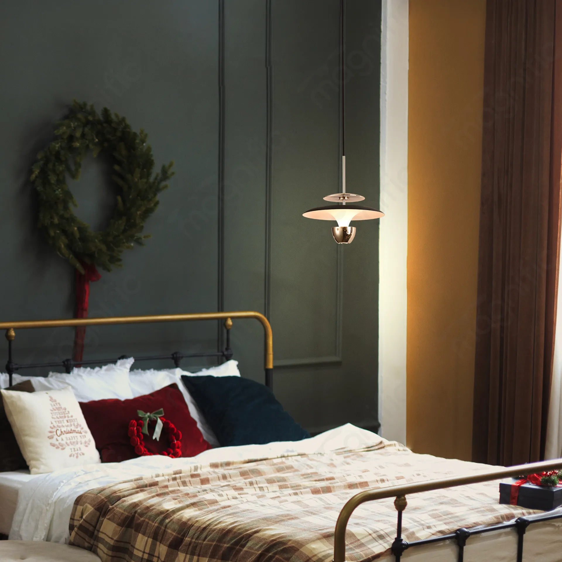 Magnific Gold Pendant Light