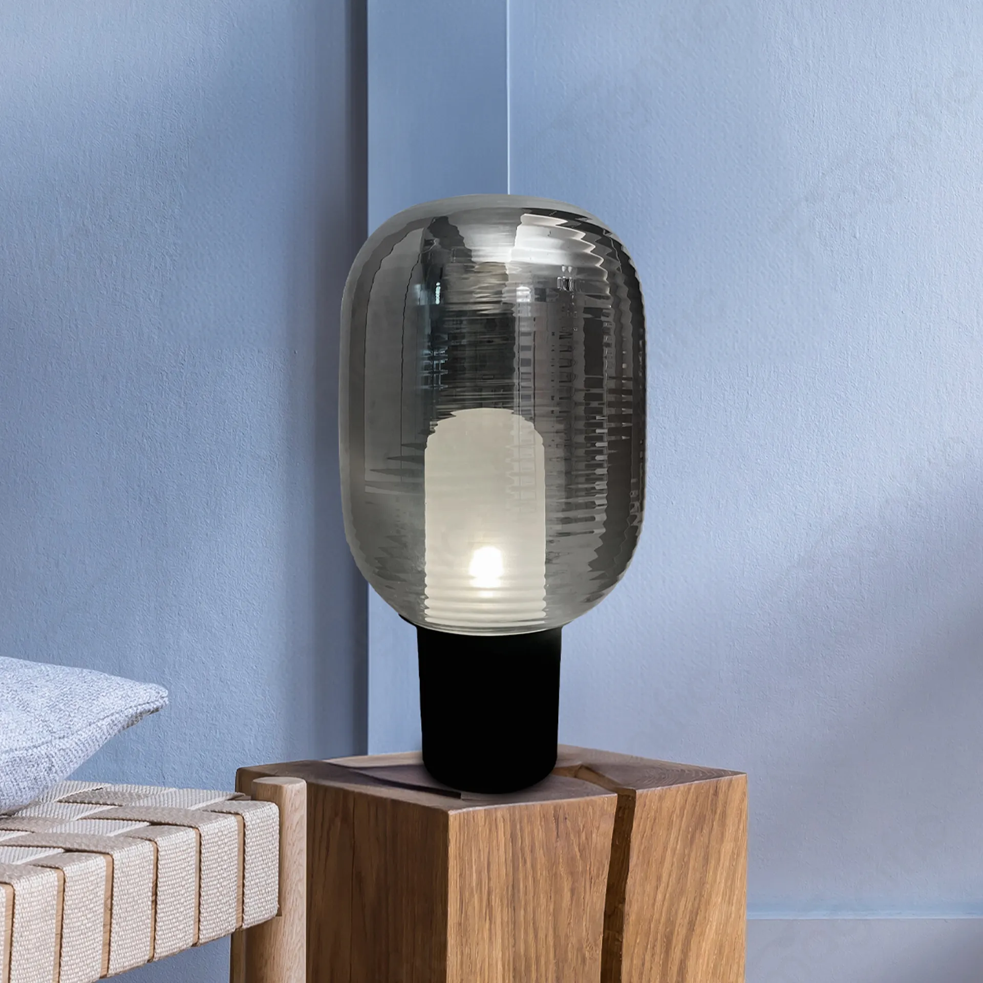 Magnific Smoky Glass Shade Table lamp