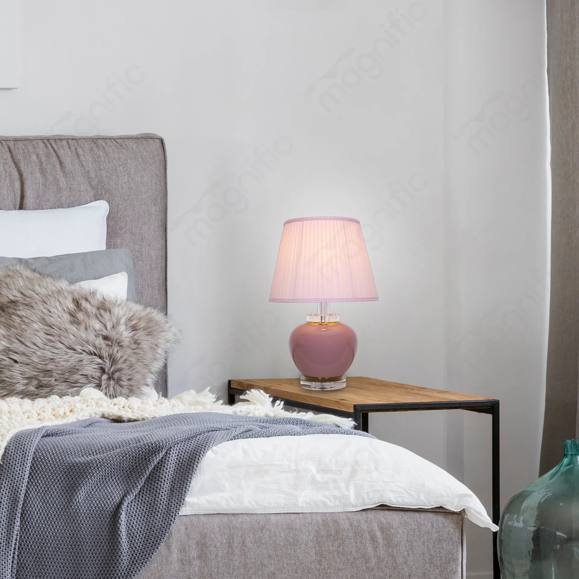 Magnific Dusty Rose Ceramic Table Lamp
