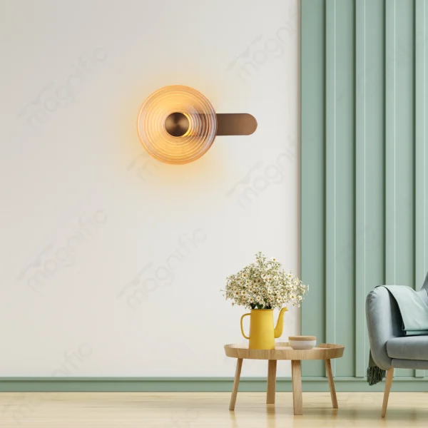 Magnific Elegant Wall Light in Brass and chrome Finish
